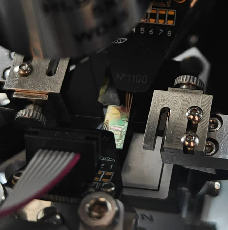 Измерительный комплекс на базе автоматической зондовой станции, предназначенный для проведения оптических, электронных и оптоэлектронных измерений