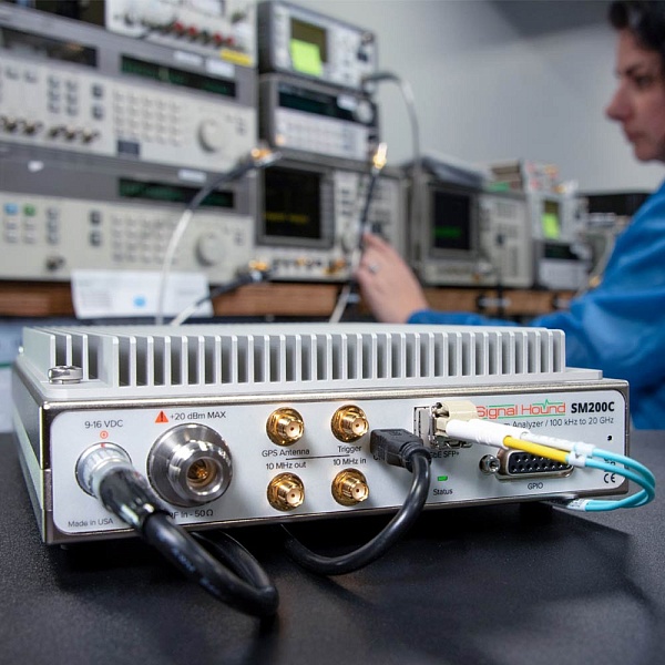 SM200C Signal Hound Анализатор спектра реального времени
